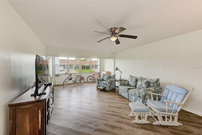 Building Photo - 10215 Regal Dr