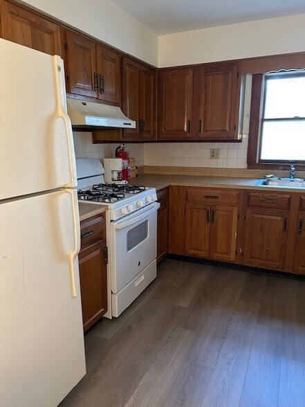 Kitchen - 30 Cliff St
