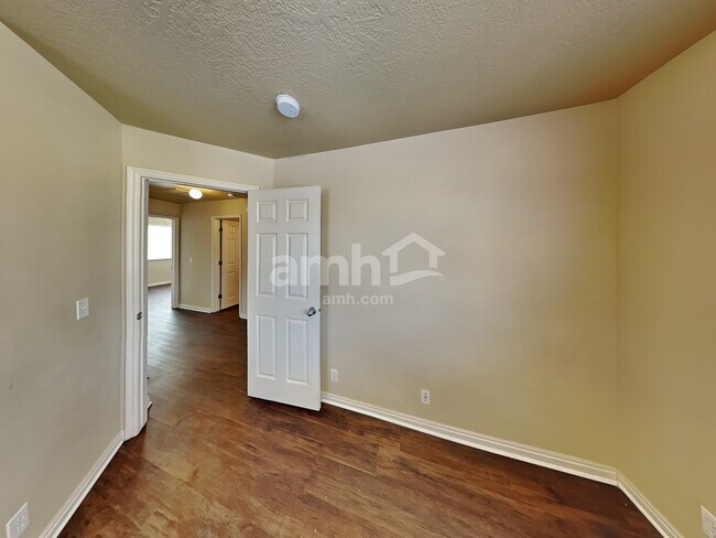 Building Photo - 2204 N 1960 W
