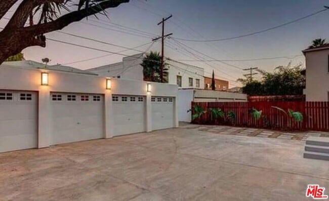 Building Photo - 614 N Genesee Ave