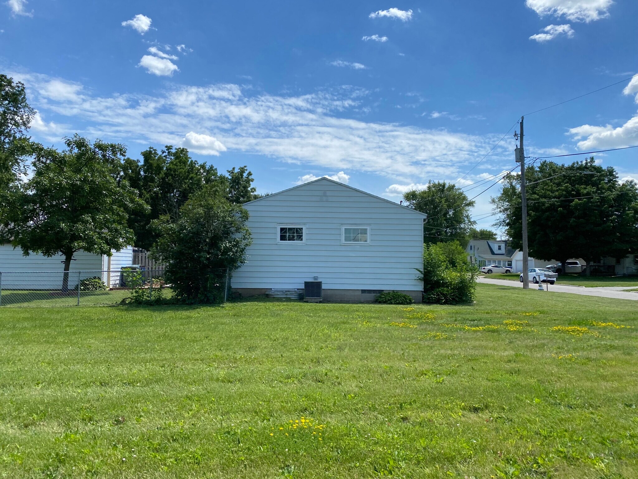 Building Photo - 1021 Chalmers Ave