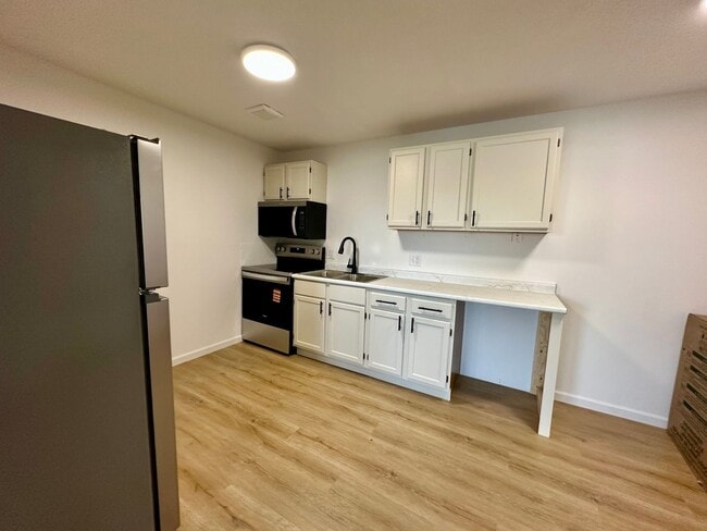 Building Photo - West Ave 4-Plex