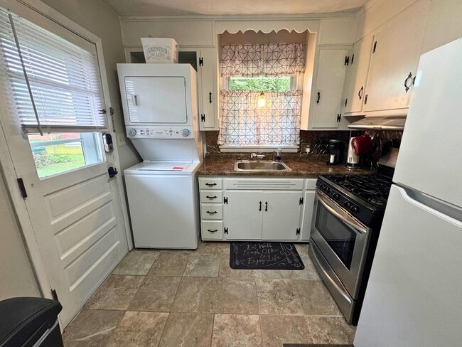 Building Photo - 1205 Carter Rd