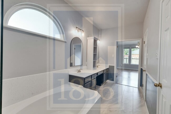 Building Photo - 1204 Thackeray Ln
