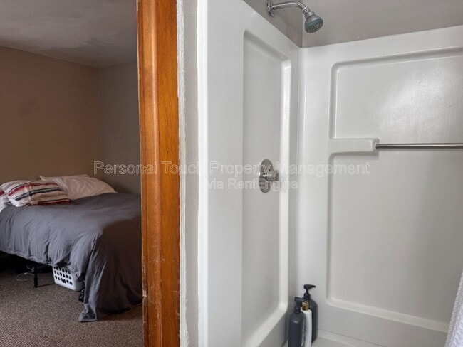 Building Photo - 606 5th St S