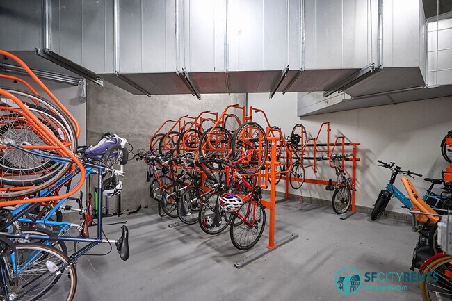 Building Photo - Pacific Heights: 10th Floor Corner Condo w/ Views, W/D in-unit, Parking & Shared Roof Deck @ The ...