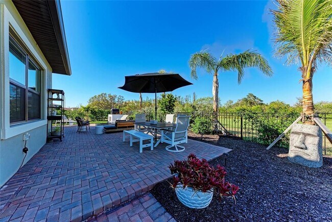 Building Photo - 2322 5th St E