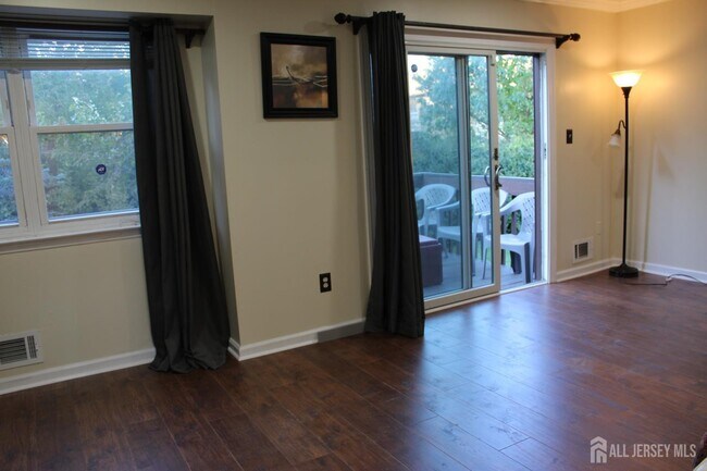 Building Photo - 707 Merrywood Dr