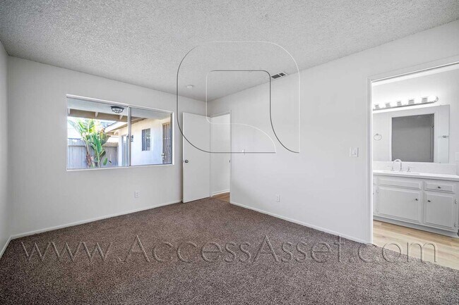 Building Photo - 41012 Beachwood Ave