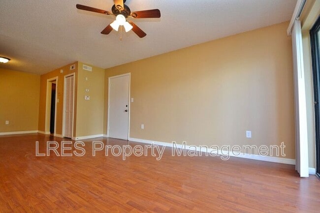 Building Photo - 300 Cherokee Ct