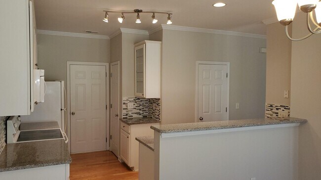 Building Photo - Coming Soon! 3 Bedroom / 2.5 Bath in South...