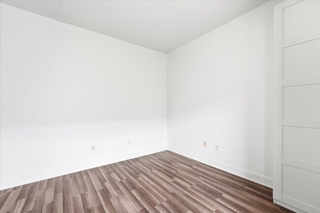 Building Photo - 318 54th St