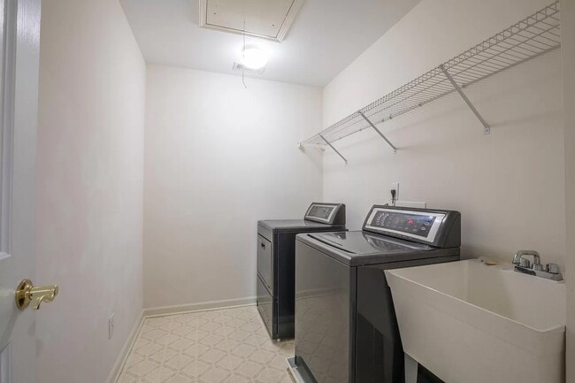 Building Photo - 1702 Clay Brooke Ct SE