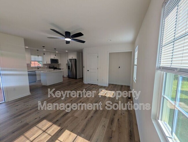 Building Photo - 55 Breezewood Dr