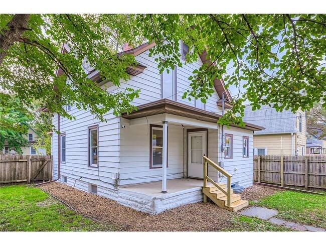 Building Photo - 1501 Sherburne Ave