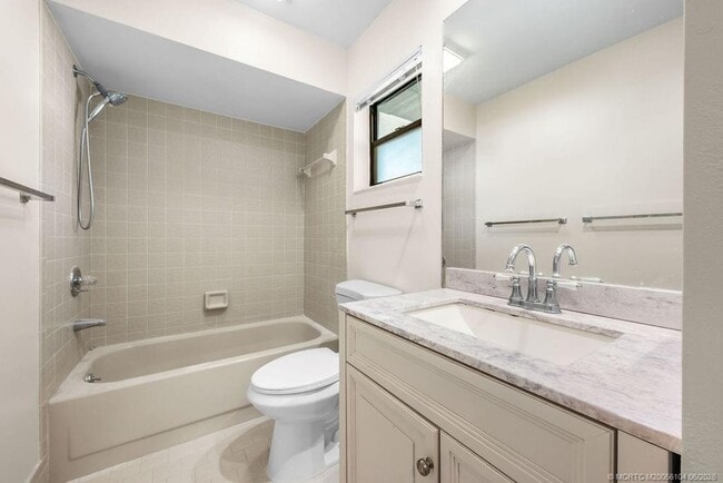 Building Photo - 2386 SW Creekside Dr