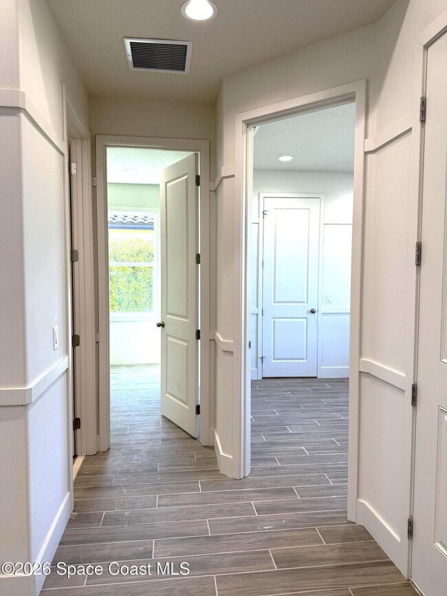 Building Photo - 2851 Edington Dr