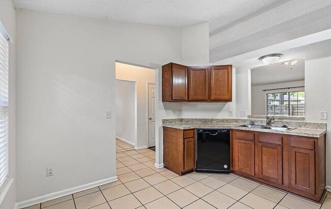 Building Photo - 8034 Macinnes Dr