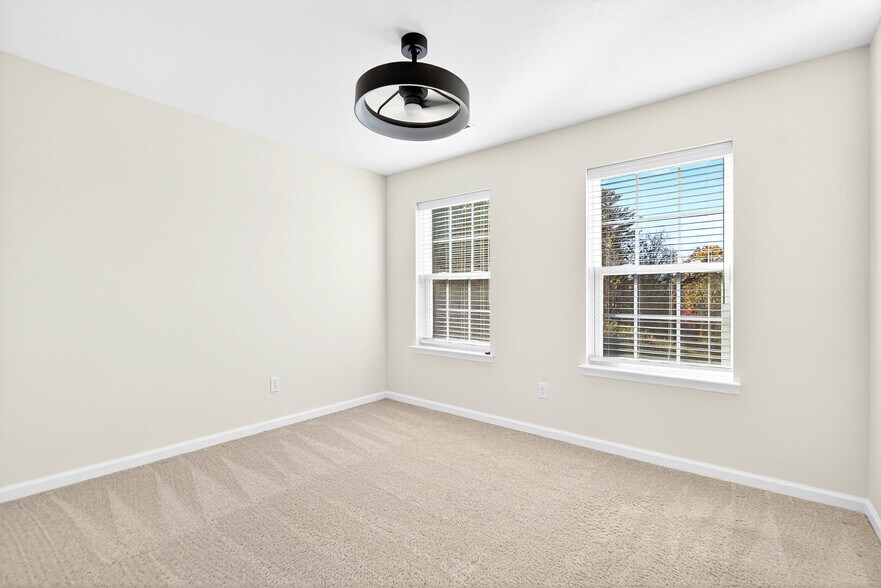 Building Photo - 600 Dana Dr