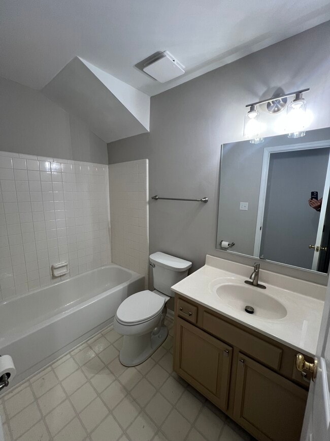Building Photo - 206 Penchant Ct