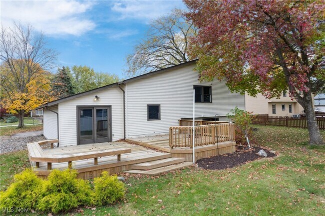 Building Photo - 16982 Bob White Cir