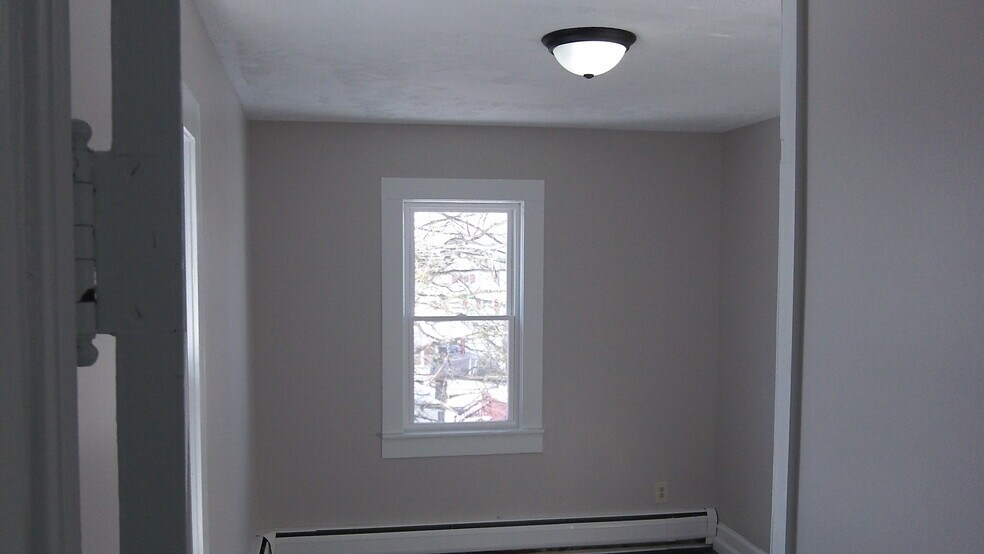 BR2 - 215 Willow St