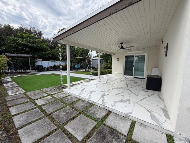 Building Photo - 9920 Jamaica Dr