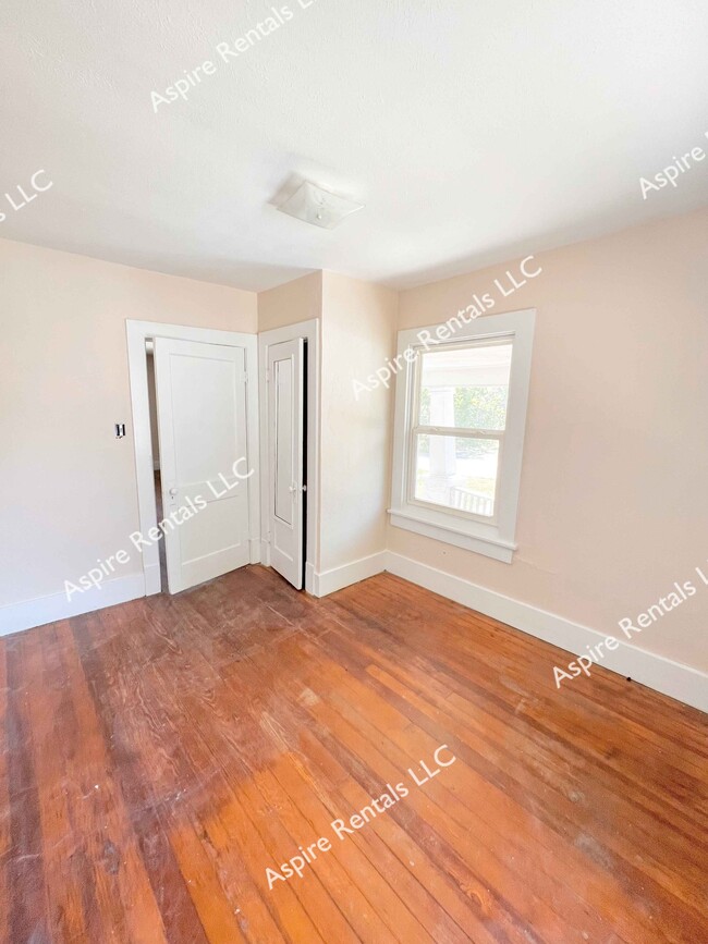 Building Photo - 420 Alexander Ave