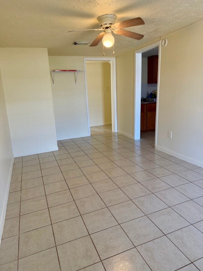 Building Photo - 1608 Dyer Ave