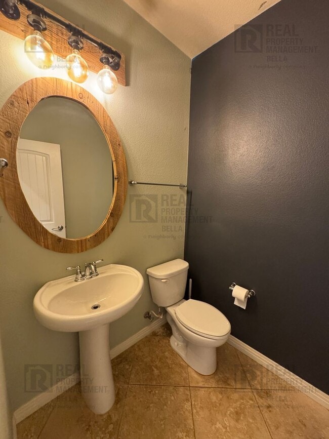 Building Photo - Modern Comfort Meets Resort Living – Gorgeous Single-Story in The Lakes Community