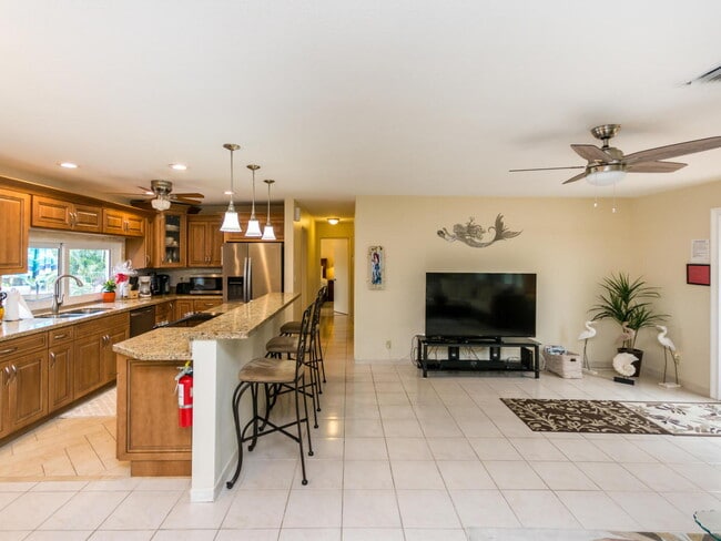 Building Photo - 4930 NE 27th Ave