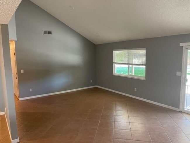 Building Photo - 1825 Vista Creek Dr