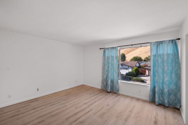 Building Photo - Beautifully Updated Four Bedroom Fremont Retreat w/ Views in Historic Niles