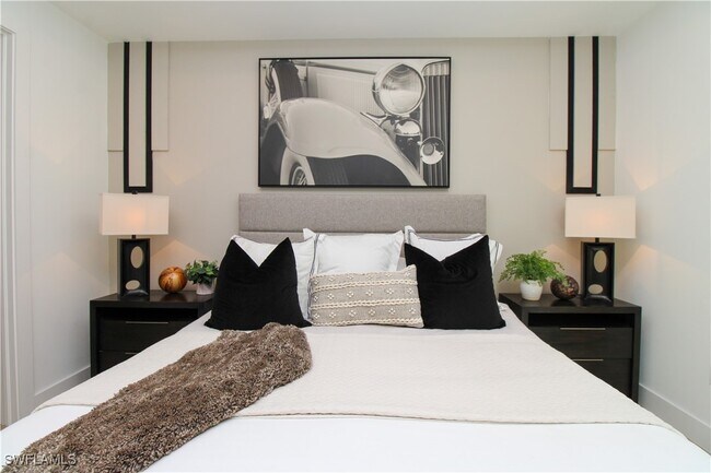 Building Photo - 8857 Oceana Wy