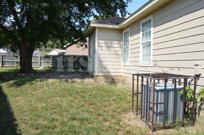 Building Photo - 6045 Holly Heights Cove