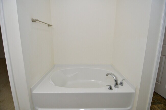 Building Photo - Spacious 5-bedroom, 3 full bath home in the Greenwood/Clark Pleasant area