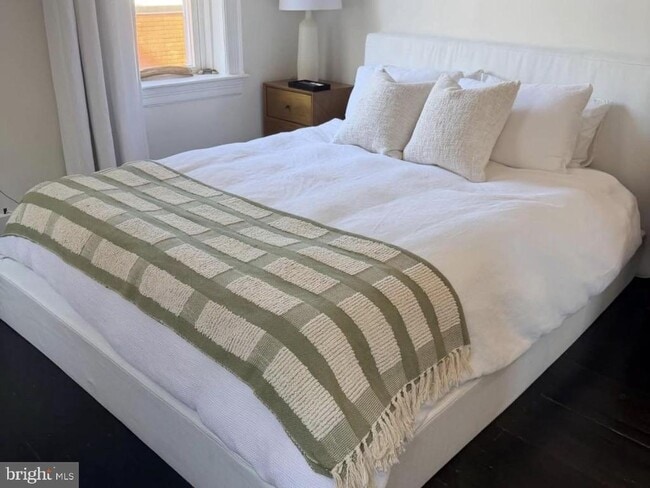 Building Photo - 1332 15th St NW