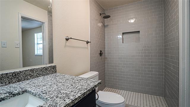 Building Photo - 1221 Cove Dr