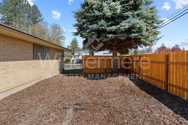 Building Photo - Charming North Spokane Home in a Prime Location