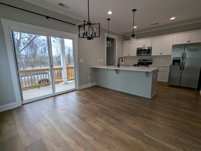 Building Photo - 568 Lowndes Hill Rd