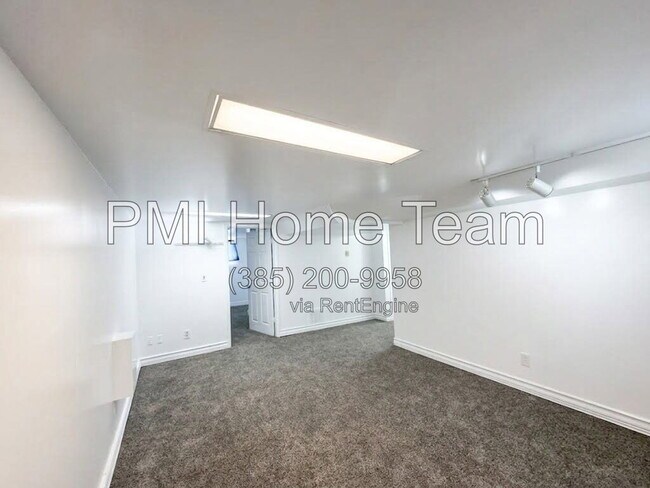 Building Photo - 177 Country Club Dr