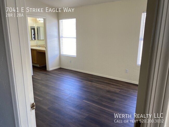 Building Photo - Large 2 bedroom East Side Home!