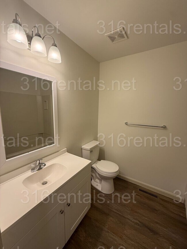 Building Photo - 3113-3115 S Bunker