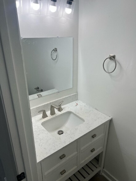 Building Photo - 3456 Macklen Rd