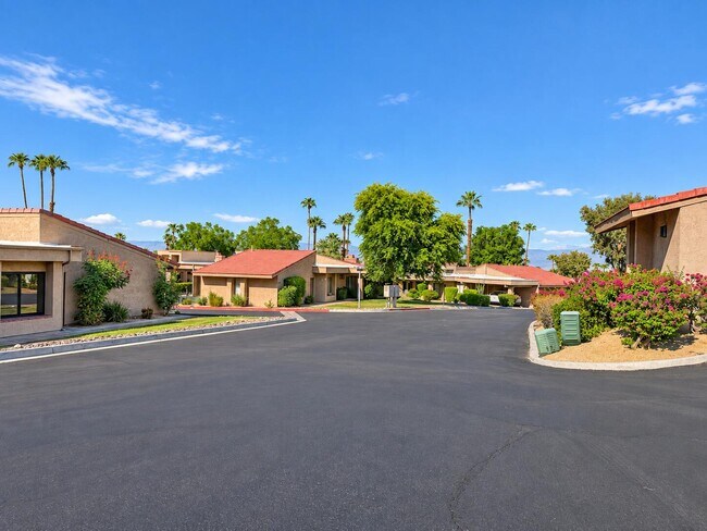 Building Photo - 72477 Rolling Knoll Dr
