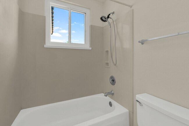 Building Photo - Beautiful 5-Bedroom Home with Private Pool...