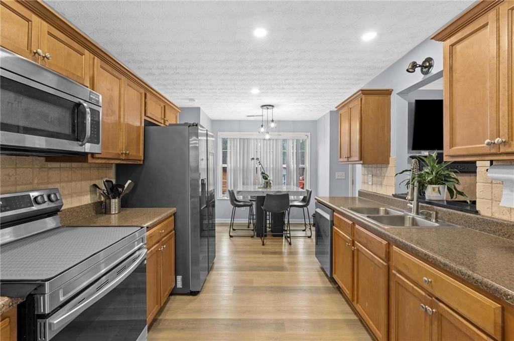 Building Photo - 40 Pine Shadow Cir