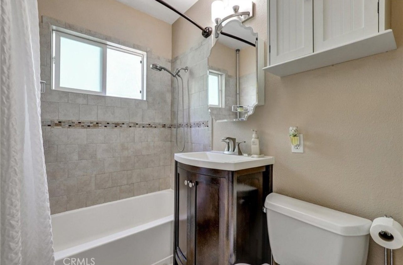 Building Photo - 10337 Garfield Ave