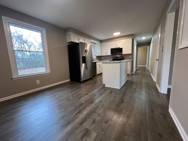 Building Photo - 504 Overton Dr