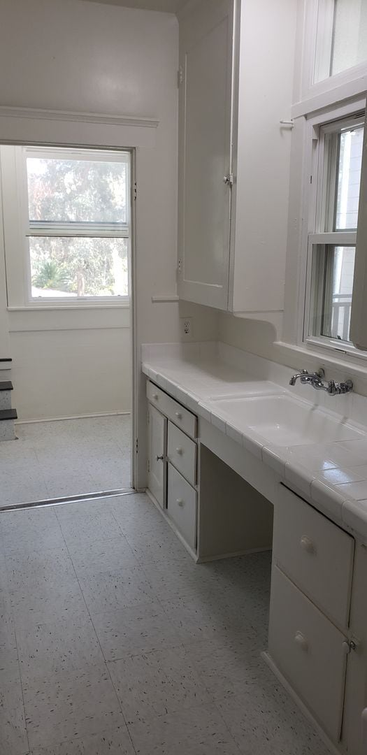 Building Photo - Victorian Gem in Golden Hill with garage!